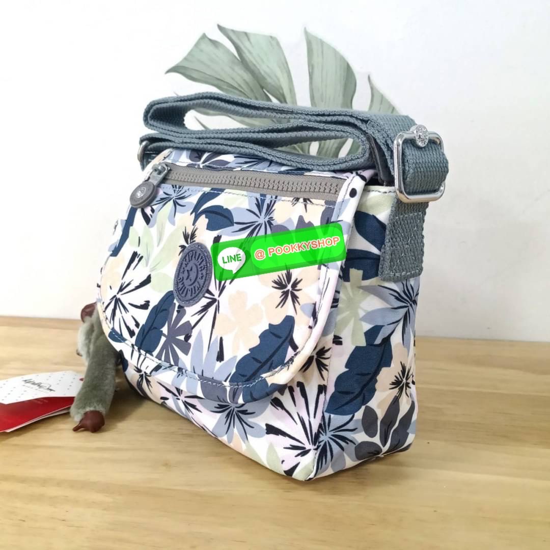 KIPLING SABIAN CROSSBODY MINI BAG กระเป๋าสะพายข้าง วัสดุ Nylon & Polyester 100% ขนาดเล็กกำลังน่ารัก เปิด-ปิดด้วยฝาปิดกระดุมแม่เหล็กและซิปแบรนด์ ด้านในทีแท็กแบรนด์