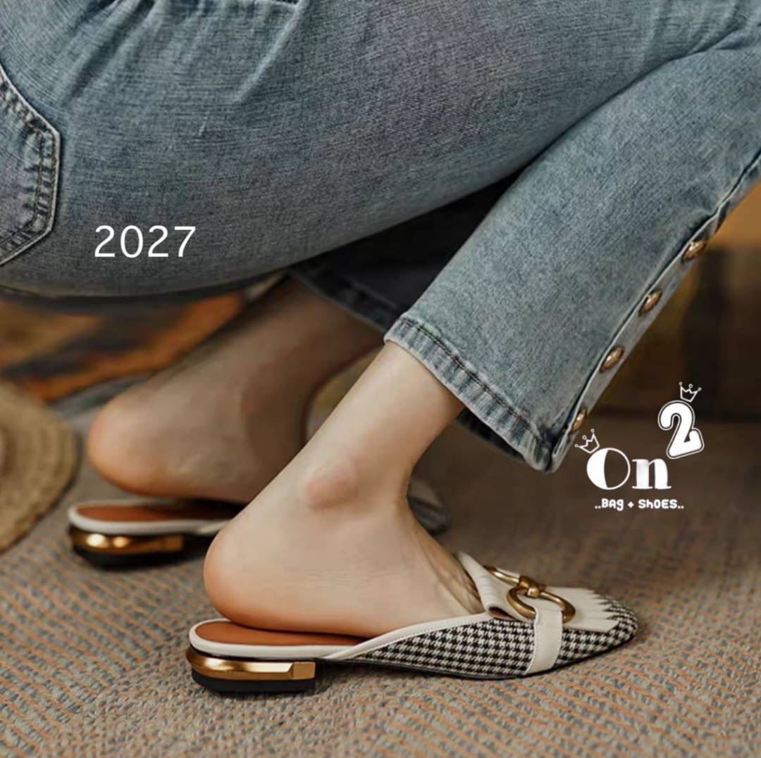 แบบใหม่ พร้อมส่งรองเท้าหัวคัชชูเปิดหลังรัดข้อเท้า หน้าแต่งอะไหล่ทองเหลือง สไตล์แบรนด์ส้นเป็นอะไหล่ทองสวยหรู คู่นี้ใส่แมทกับชุดได้ง่ายทั้งกางเกงและกระโปรงได้หมดทรงสวย