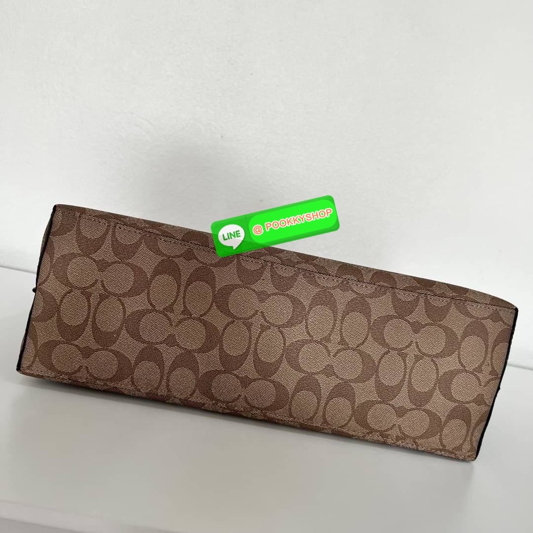 Coach MOLLIE TOTE IN SIGNATURE CANVAS (COACH 1665) กระเป๋าหนังใบเคลือบซิกเนเจอร์และหนังเรียบ ภายในกระเป๋ามัลติฟังก์ชั่น ปิดด้วยซิป ซับในผ้า หูหิ้วพร้อมหูหิ้ว 10 1/4" ช่องเปิดด้านข้าง