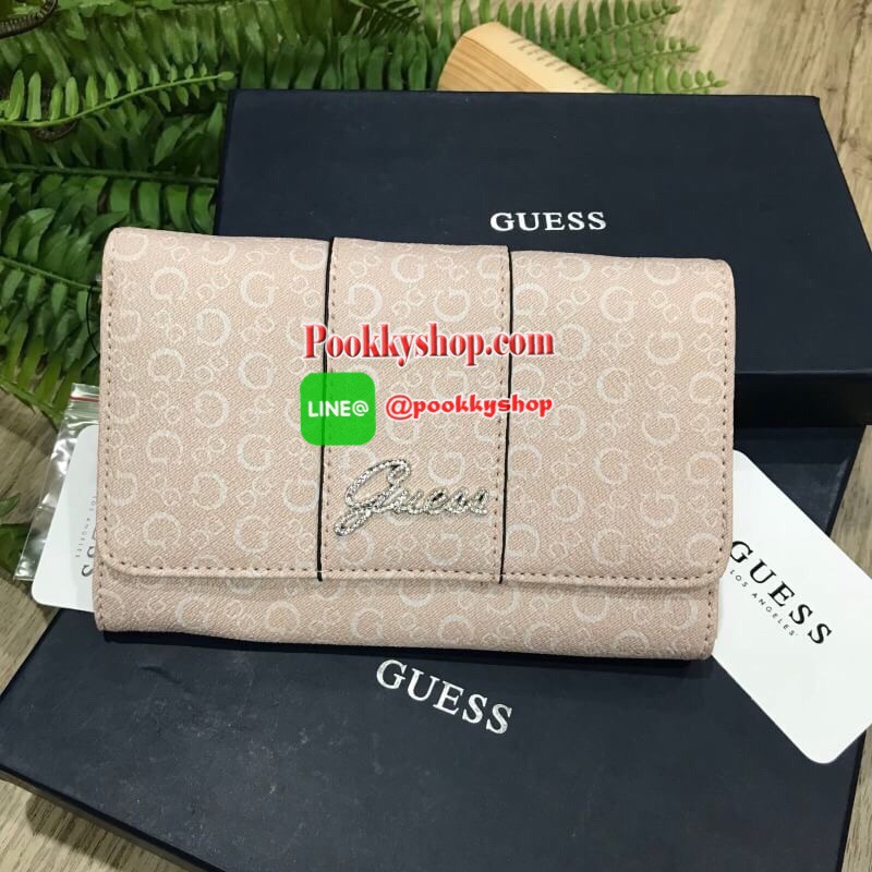 Don’t Miss! GUESS FACTORY WOMEN'S WALLET กระเป๋าสตางค์ดีไซน์ยอดนิยมหนังปั้มโลโก้แบรนด์รอบใบด้านหน้ามีโลโก้แบรนด์ประดับเพชรสวยหรูดูดี เปิดปิดด้วยฝาปิดกระดุม ภายในมีช่องใส่รูป ช่องใส่แบงก์พัน ช่องใส่บัตรหลายช่อง มีช่องซิปใส่เหรียญ ภาพถ่ายจากสินค้าจริง