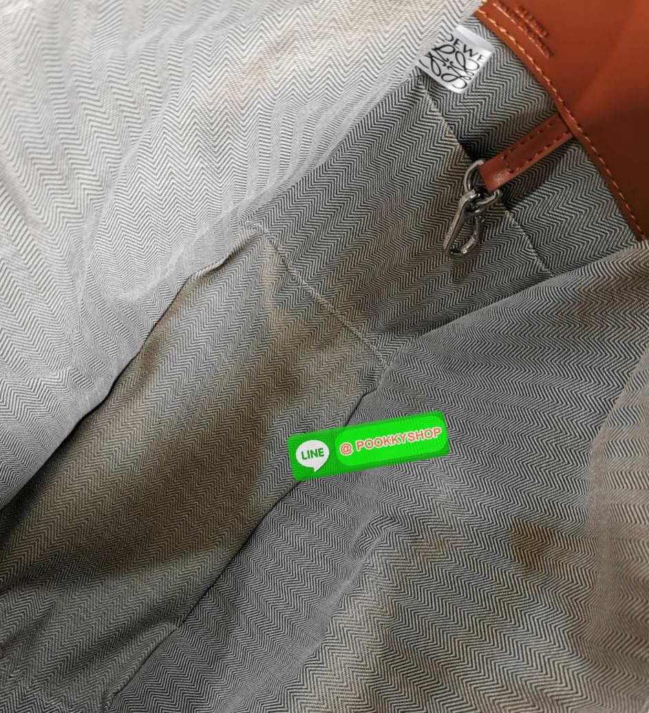 ✴️ห้ามพลาด!✴️NEW ARRIVAL! LOEWE ANAGRAM SHOULDER BAG GIFT WITH PURCHASE (GWP) กระเป๋าถือหรือสะพายพรีเมี่ยมกิ๊ฟ Limited จาก LOEWE PERFUME DUTYFREE COUNTER รุ่นหายากสุดเลอค่าวัสดุ Anagram Canvas ตัดหนังแท้ Calfskin สุดคลาสสิค ขนาดกำลังดี น้ำหน