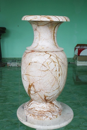 แจกันหินอ่อน 1 คู่ ขนาด ขนาดสูง 50 เซนติเมตร กว้าง 25 เซนติเมตร