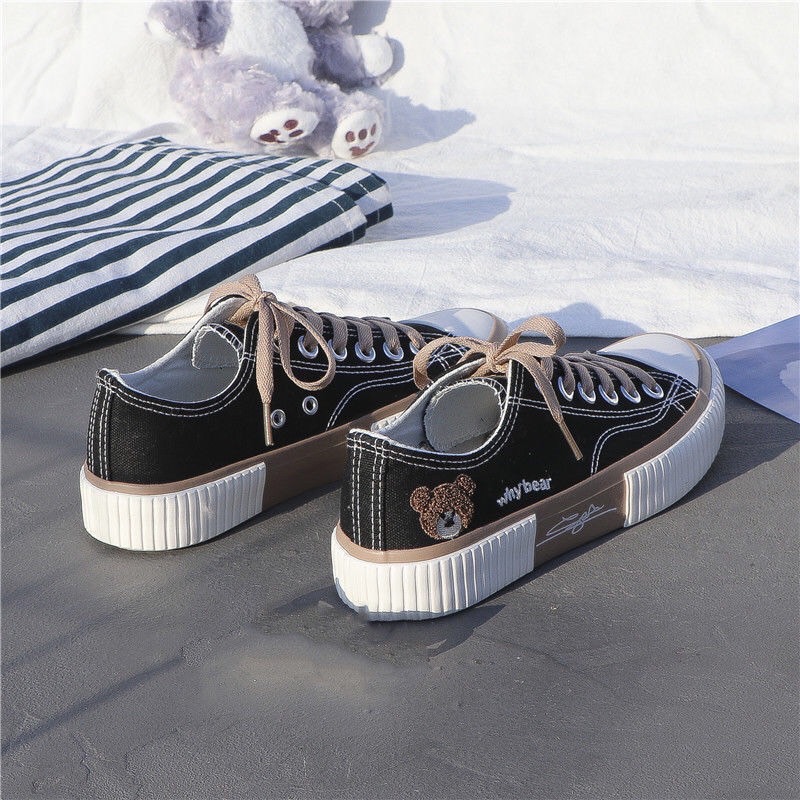 สินค้าขายดี พร้อมส่งค๊าา sport shoes รองเท้าผ้าใบ งานแฟชั่นงานเกรดพรีเมี่ยม พื้นนิ่มมากคะ ใส่สบายจะแมตช์กับกางเกง👖หรือกระโปรง👗ก็ได้ค่ะ แม่ค้าคอนเฟริม ห้ามพลาดเลยจ้าตัวนี้แนะนำ อย่าช้ารีบเลย