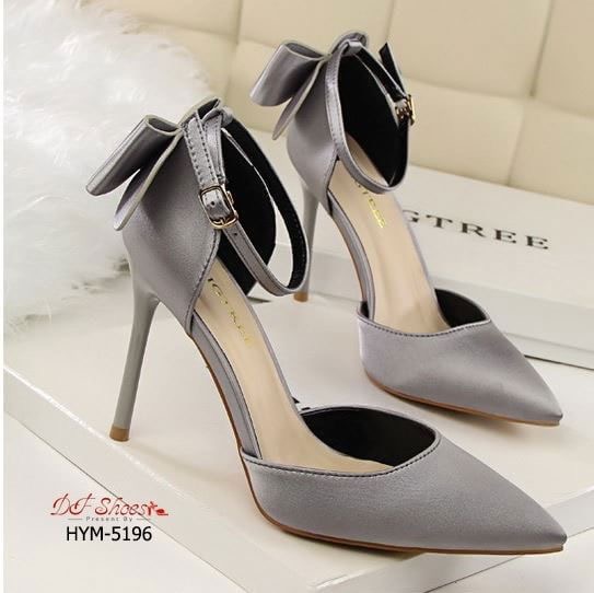 สินค้าพร้อมส่ง รองเท้าส้นสูงหัวแหลมรัดข้อนำเข้า วัสดุหนัง PU บุผ้าซาตินด้านนอก ดีไซน์โบว์ด้านหลัง เรียบหรู งานคุณภาพดีมาก งานจริงเหมือนรูป แมทง่ายกับทุกชุด ใส่ออกงานก็สวยหรูค่ะ