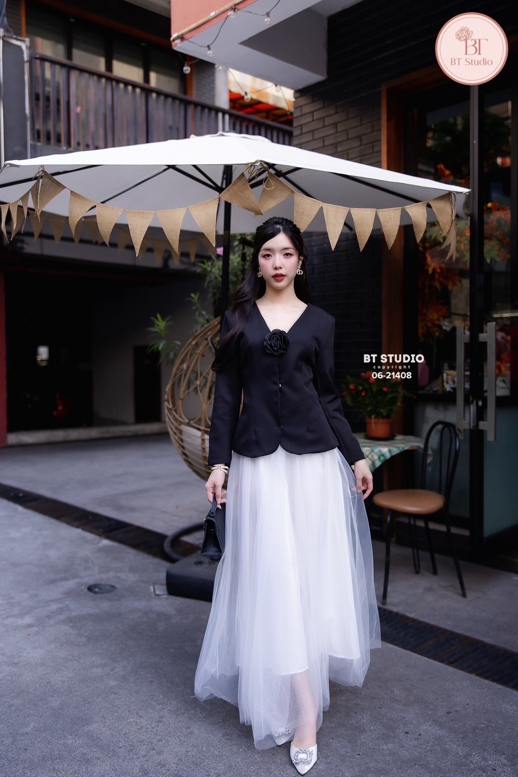 ชุดเซทแฟชั่น เซท 3 ชิ้น เสื้อเบเซอร์แขนยาวแต่งติดแป๊กด้านหน้า มาพร้อมเข็มกลัดโบ แมทซ์กับกระโปรงเอวสูง