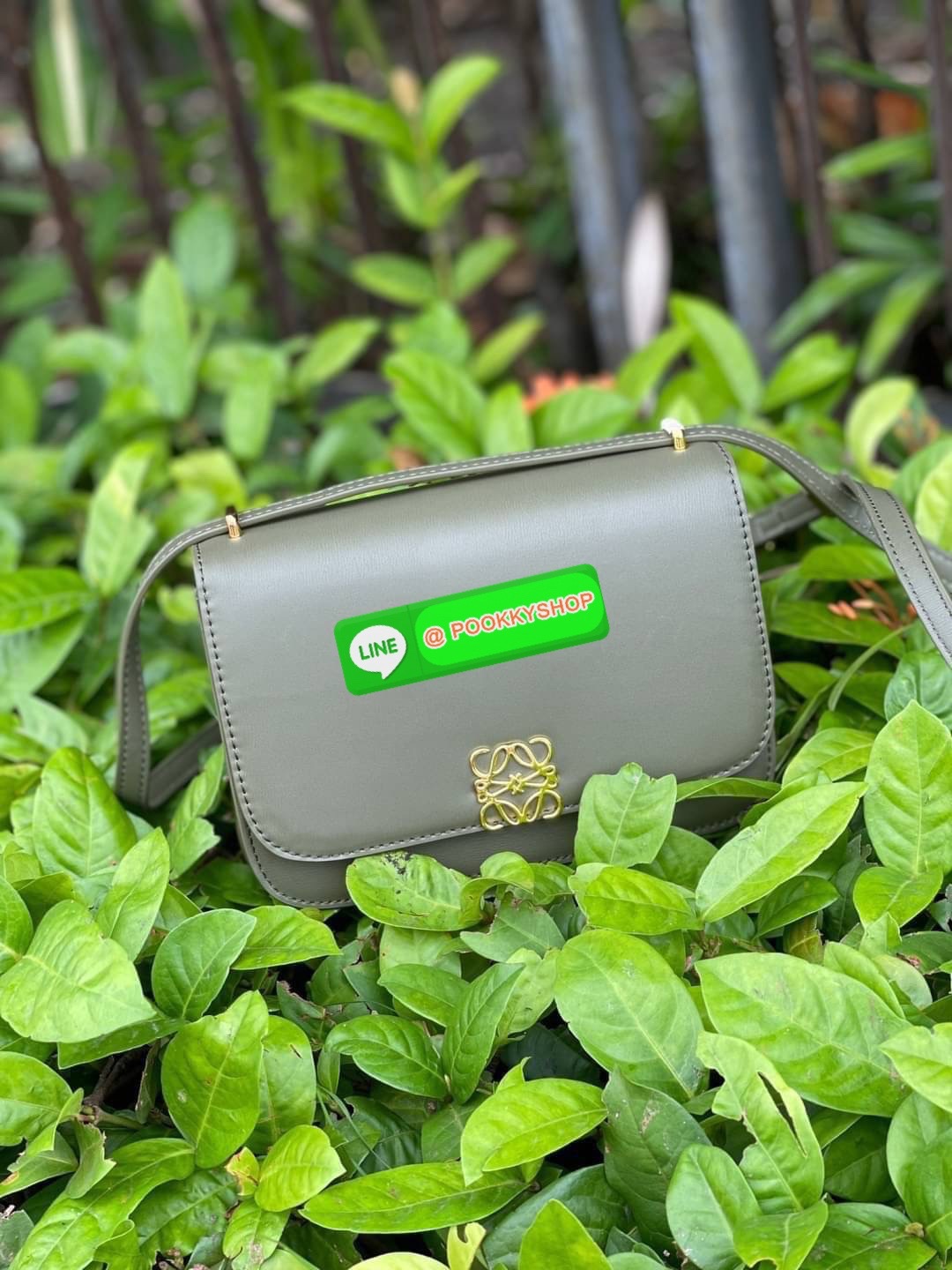 *small ðLOEWE Goya anagram small leather shoulder bag āļĄāļēāļāļģāļāļ§āļēāļĄāļĢāļđāđāļāļąāļāļāļļāļāļāļĩāđāļāļĨāļāļāļ āļāļĢāļ°āđāļāđāļē GOYA āđāļāđāļāđāļĄāđāļāđāļŦāļĄāđāļĨāđāļēāļŠāļļāļāļāļēāļ Loewe āļāđāļ§āļĒāļĢāļđāļāļāļĢāļāļāļĨāđāļāļāļāļąāļāļāļĨāļēāļŠāļŠāļīāļāļāļĩāđāļĄāļēāļāļĢāđāļāļĄāļĢāļēāļĒāļĨāļ°āđāļāļĩāļĒāļāļāļąāļāļāđāļēāļāđāļāļŦāļē āļāđāļ§āļĒāļĢāļđāļāļāļĢāļāļāđāļāļāļŠāļļāļāļāļĨāļēāļŠāļŠāļīāļ āļāļĢāđāļāļĄāđāļāļĢāļāļŠāļĢāđāļēāļāļāļĩāđāļāļ°āļāļąāļāļĢāļąāļāđāļāļĩāđāļĒāļĄāđāļāļāđāļ§āļĒāļŠāđāļāđāļŦāđāļ