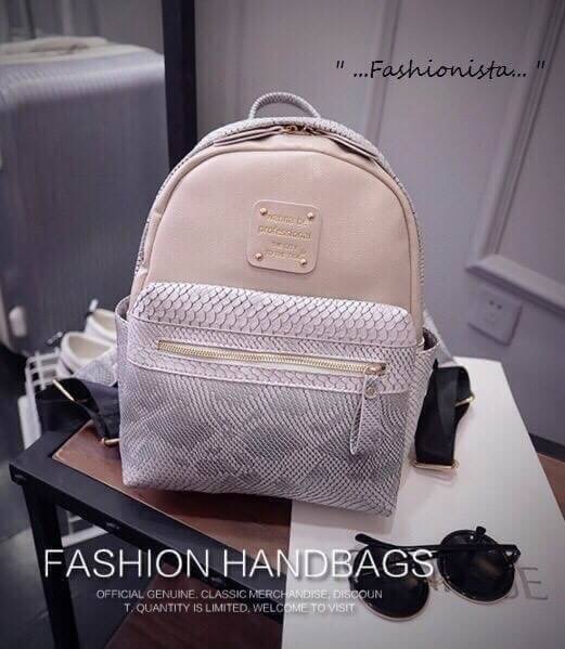 รุ่นนี้ถามกันมาเยอะ จัดมาเพิ่มให้อีกรอบ งานลายนูน 3มิติ ไม่ใช่สกรีนลาย พร้อมส่งครบสีเลยค่ะ!! HOT ITEM KOREA BACKPACK พร้อมส่งจ้าา แบบขายดี คุณภาพเริ่ด กระเป๋าเป้แบ็คหนัง pu เน้นจุดเด่นที่ตัวหนังที่ผสมผสานเนื้อแมทสีพื้นตัดต่อหนังลายงูนูนมีมิติสวยลงตัวมาก ว