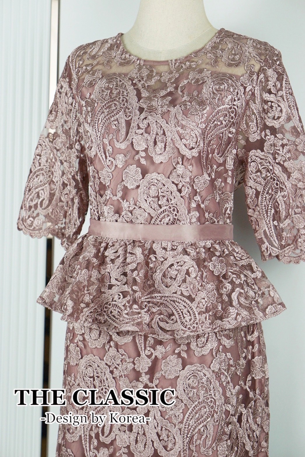 เดรสแฟชั่น เดรสลูกไม้เอวระบาย ใช่ผ้าลูกไม้งานปักลายด้วยไหมเนื้อเงา