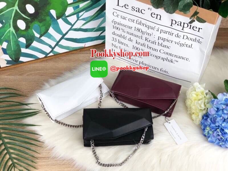 New! Arriva!! CHARLES & KEITH GEOMETRIC CHAIN LINK BELT BAGรุ่นใหม่ชนช็อป! กระเป๋าคลัทช์ใบยาว เล่นดีเทลที่ด้านหน้า เปิดปิดด้วยกระดุมแม่เหล็ก ด้านในมีช่องใส่บัตร 8 ใบ ช่องซิป 1 ช่อง สามารถใส่ iPhone plus ได้สบายค่า รุ่นนี้คล้องสายหนังสะพายแบบครอสบอดี้ได้ /