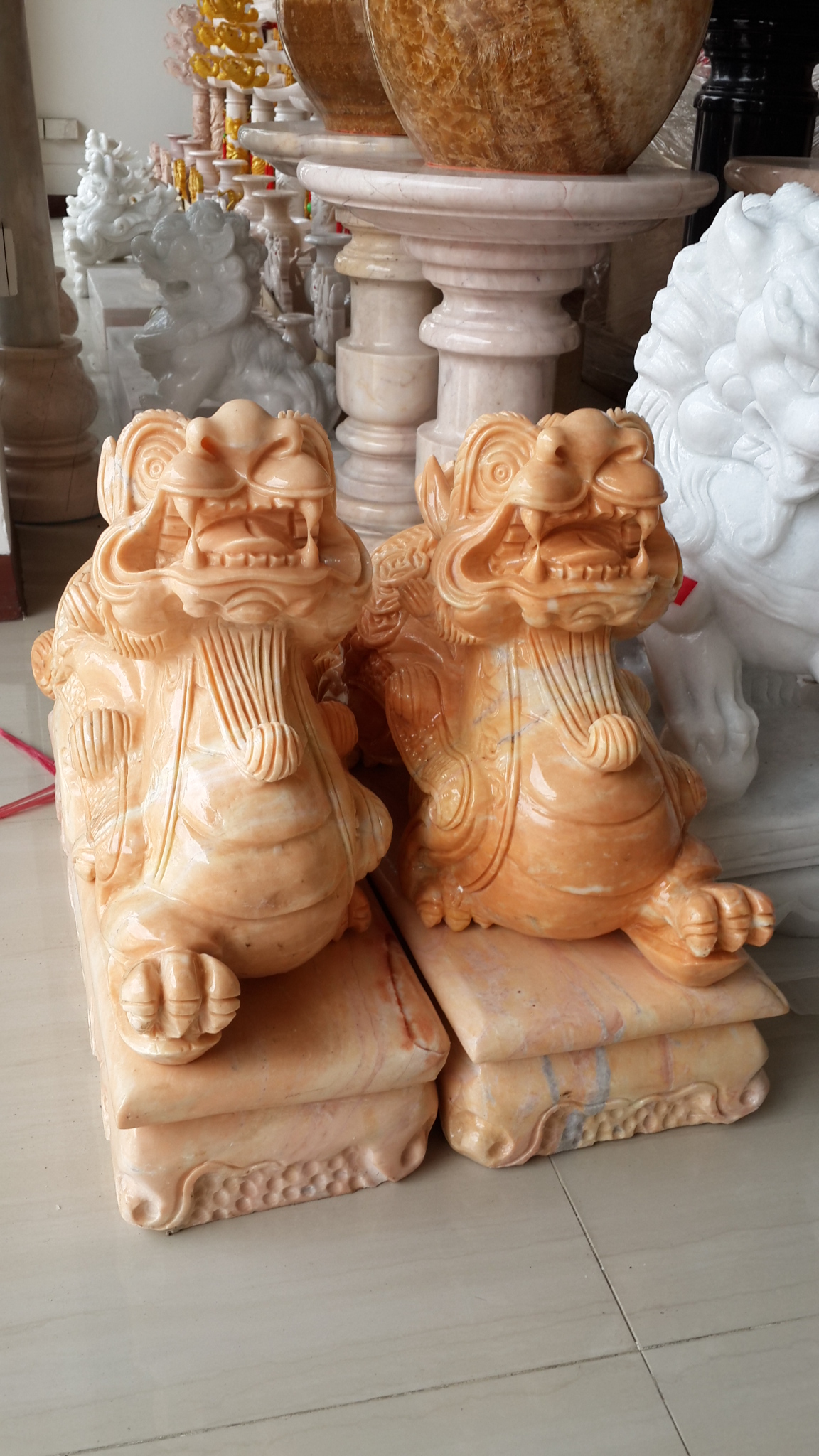 ปี่เซี๊ยะคู่ ยาว50เซนติเมตร กว้าง20เซนติเมตร หินอ่อนสีส้ม