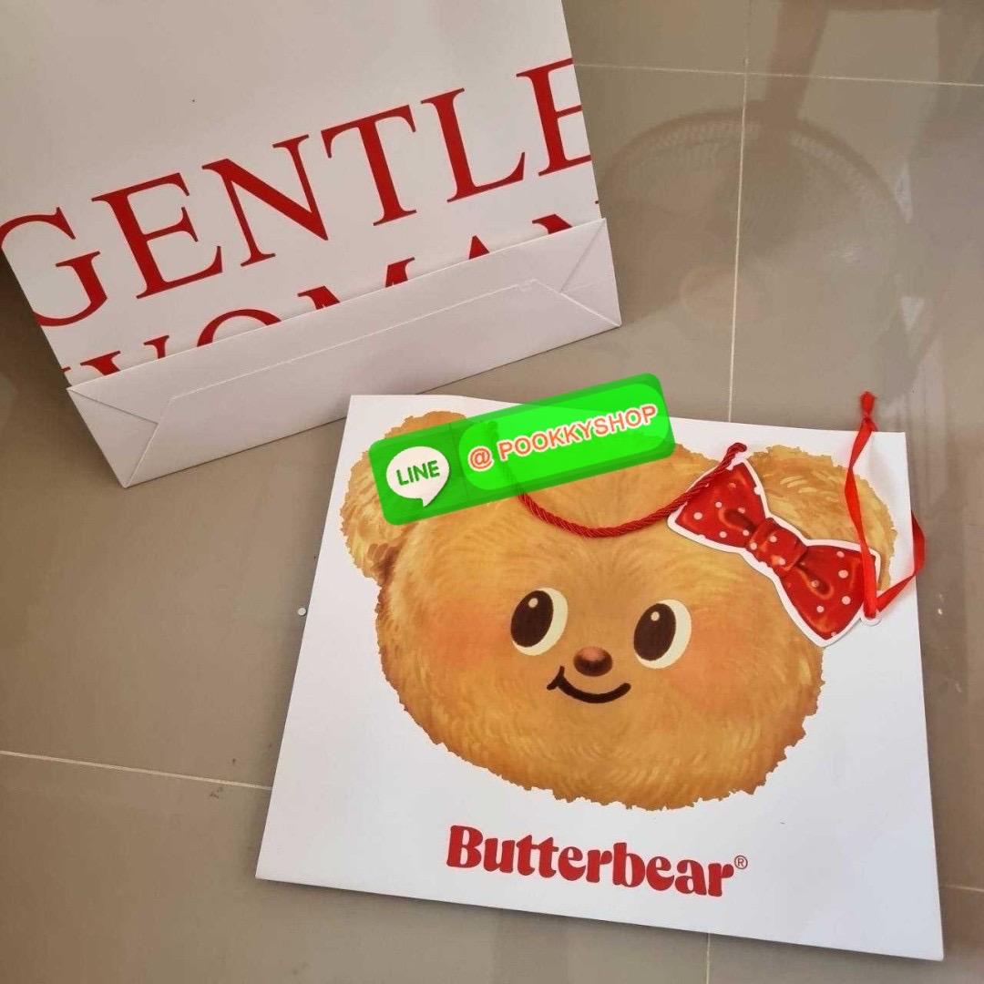 Gentlewoman x Butterbear tote bag 🔆 Details น่ารักเกินต้าน เป็นกระเป๋าที่เห็นแล้วใจฟูสุดๆ กระเป๋าโท้ทลายหมีเนยที่ตอนนี้กลายเป็นแรร์ไอเท็ม หายากสุดๆ รูปทรงคลาสสิค ภายในโล่งกว้างใส่ของได้เยอะมาก จะใช้เป็น everyday bag ก็ได้ พกไปต่างจังหวัดก็เหมาะ หร