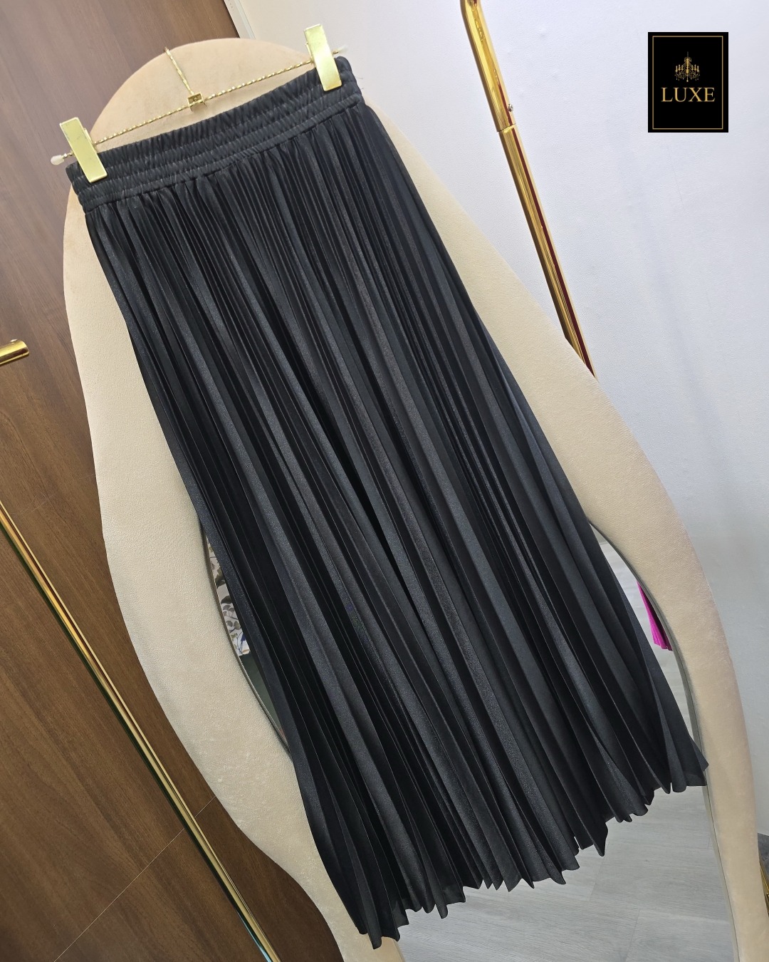 กระโปรงแฟชั่น กระโปรงยาวกรอมเท้า อัดพลีทจีบคม ตัดเย็บประณีต ทำจากผ้าเคปซาติน