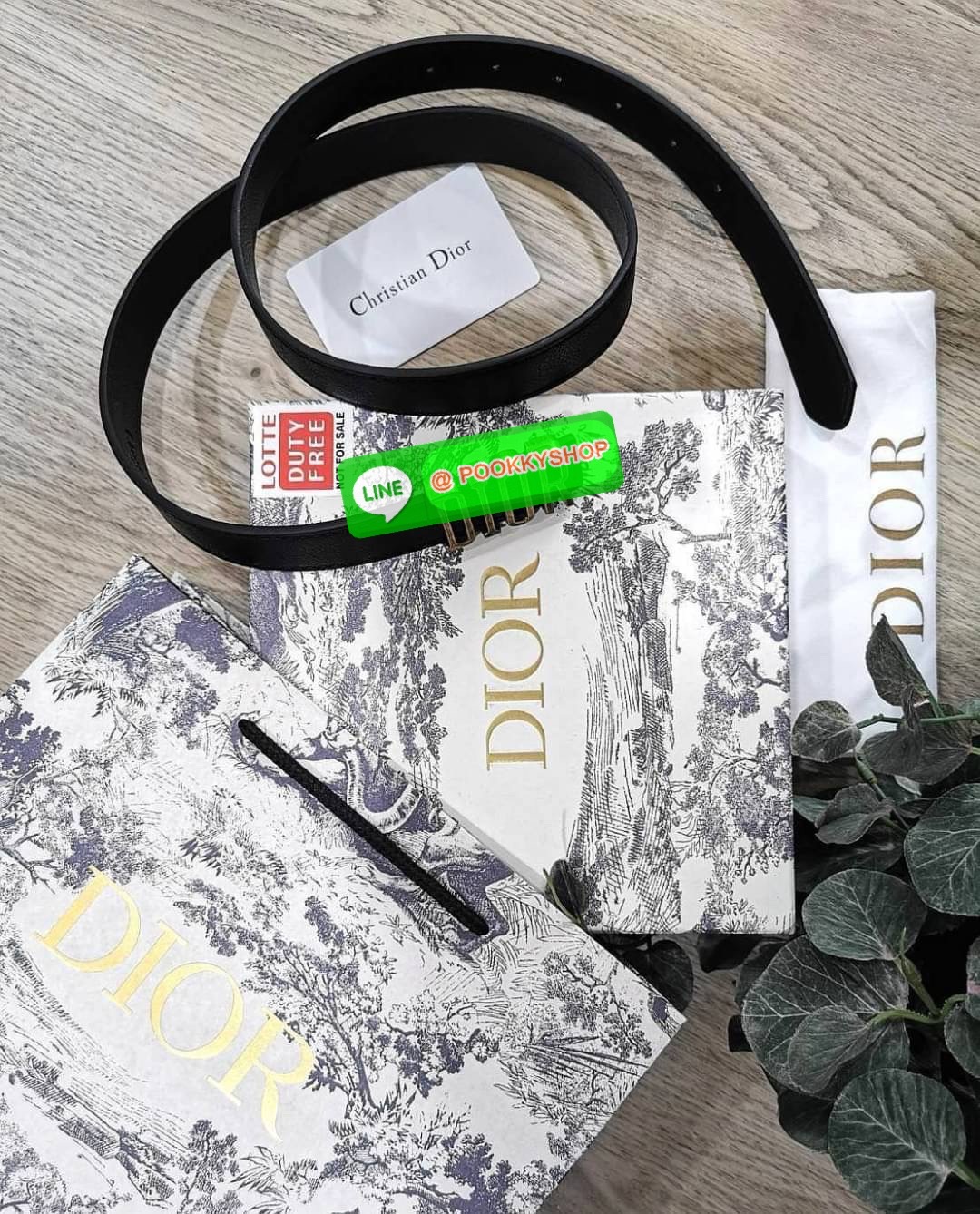 ✨Best Gifts ideas! กลับมาตามคำเรียกร้อง!✨ Dior Belts 3D Logo Gift With Purchase พรีเมี่ยมกิ๊ฟ Limited จาก Christian Dior Perfume Dutyfree Counter ดีไซน์สุดคลาสสิคหัวเข็มขัด Vintage วัสดุ 3D Gold Metal สายหนังแท้สีดำปรับระดับได้ Black & Gold