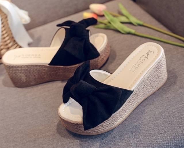 พร้อมส่ง รองเท้าส้นเตารีด สูง 3 นิ้ว แต่งโบว์ ผ้ากำมะหยี่นิ่มๆ น้ำหนักเบา ใส่สบายเท้ามากก นำเข้า 100% มาไม่เยอะน้าา