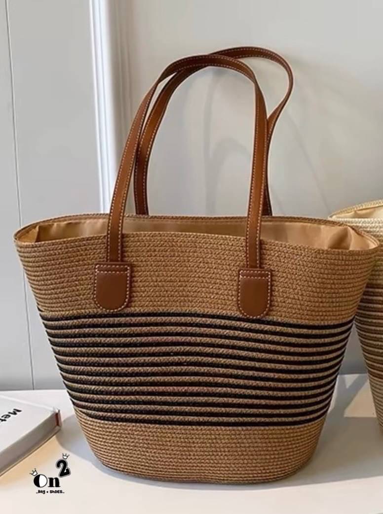 กระเป๋าสานทรงช้อปปิ้งสะพายไหล่ ผ้าทอสายหนัง งาน แฟชั่น street wear สวยเก๋ ใส่ได้ครบทุกสิ่งอย่าง พร้อมส่งสี วัสดุดีเกรดทนทานค่ะ