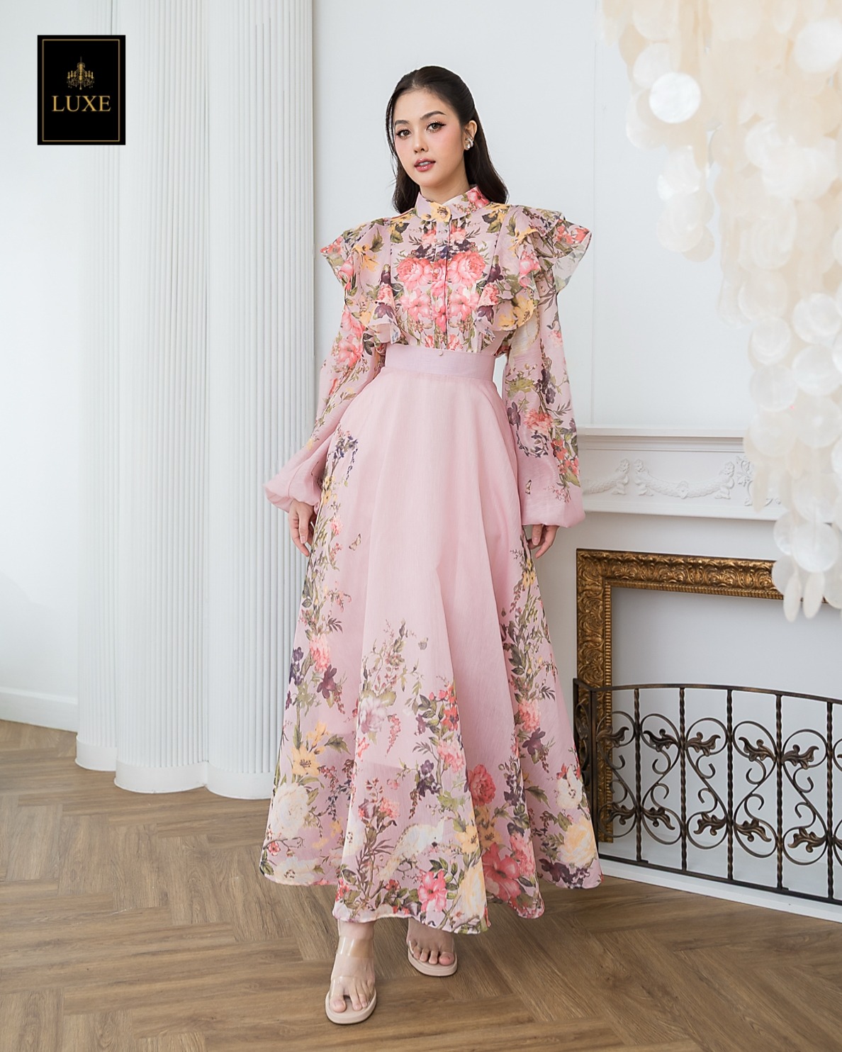 ชุดเซทแฟชั่น เซ็ตเสื้อคอกลมแขนยาว+กระโปรงยาว แต่งระบายตัวเสื้อหน้าและหลัง