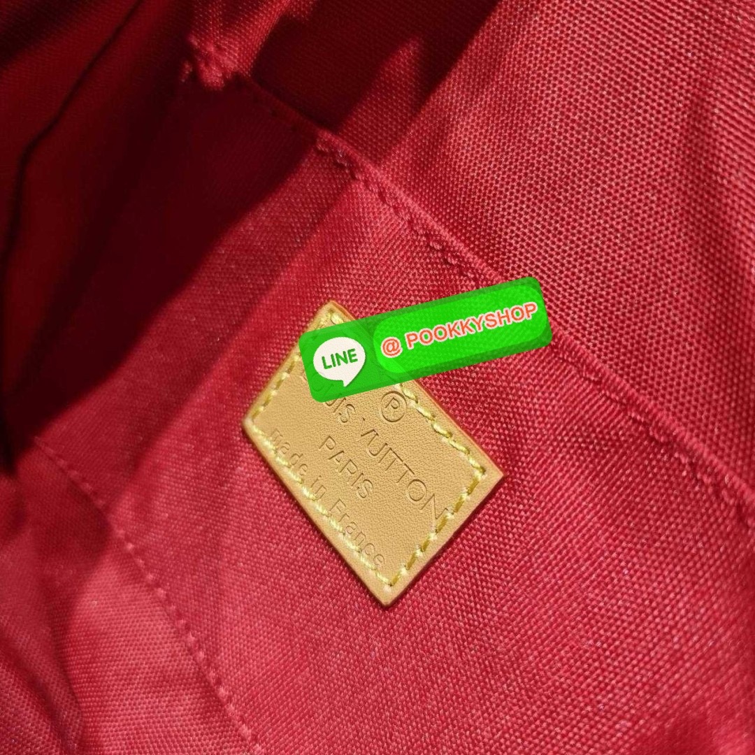 LV TAMBOURIN CROSSBODY BAG 🔆 Details รุ่นลิมิเต็ดหายาก กับกระเป๋าสะพายทรงสวย ดีไซน์คลาสสิค เปิด-ปิดด้วยกนะดุมแม่เหล็ก สายสะพายในตัว ปรับได้ หรือซ่อนสายและถือเป็น clutch ออกงานก็ได้ ดูแพงมากๆ ภายในเป็นช่องโล่ง ใส่ของจุกจิกได้ ของจำเป็นได้ โทรศัพท์ไ