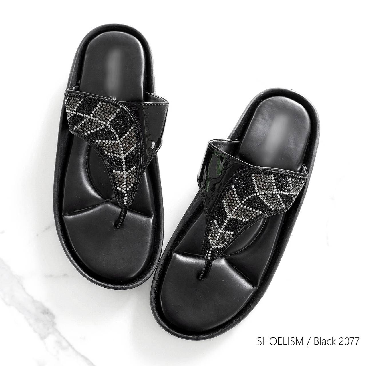 มาเพิ่มครบสี พร้อมส่ง ใหม่ล่าสุด รองเท้าแตะลำลอง หนังนิ่มมาก ลายใบไม้แต่งอะไหล่เพชร พื้นบุเย็บนวมนิ่ม ใส่ได้สบายๆ น้ำหนักเบา รีบจัดไปเลยค่า!!