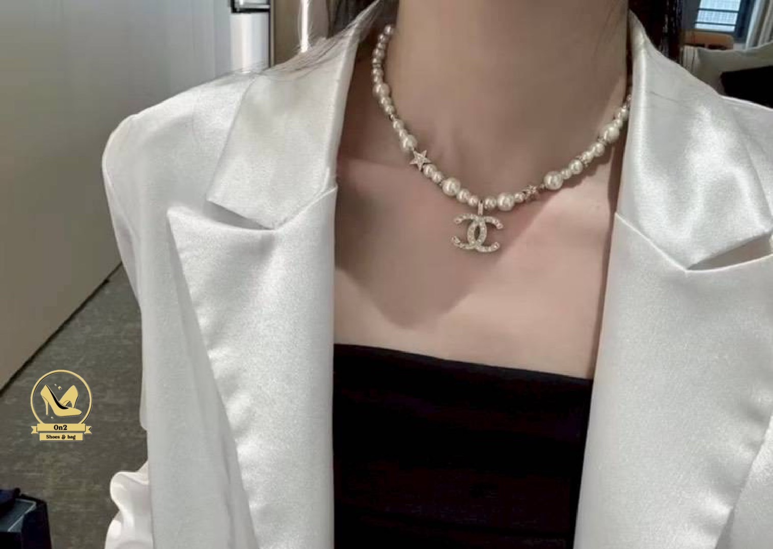 ความหรูหราอยู่ที่รายละเอียด… Chanel ชิ้นนี้ บอกเลยว่าสะกดทุกสายตา ด้วยความวิบวับระดับไฮเอนด์ สร้อยคอ Chanel ไม่ต้องพูดเยอะ หรูแบบผู้ดีมีคลาส งานหรูดูแพง ใส่แล้วออร่าพุ่ง