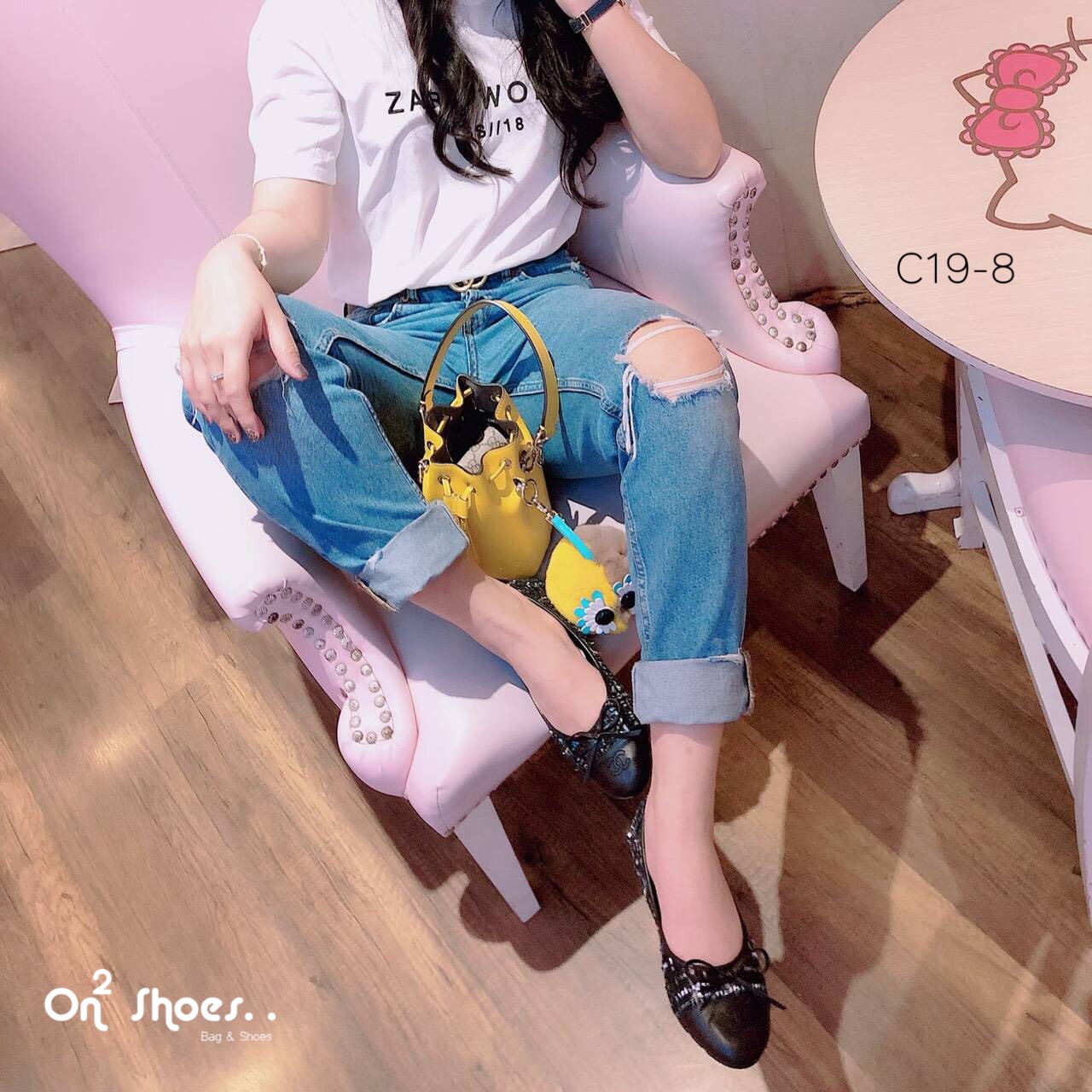 Chanel flat tweed shoes ตัวใหม่พร้อมส่งคะ chanel ปัก cc ผ้าทวิต ทรงบัลเลต์ น่ารักมาก หน้าประดับโบเย็บกุ้นขอบพื้นปั้มแบรนด์ บุนุ่ม ทรงสวยเก็บหน้าเท้าได้ดีมากๆคะ