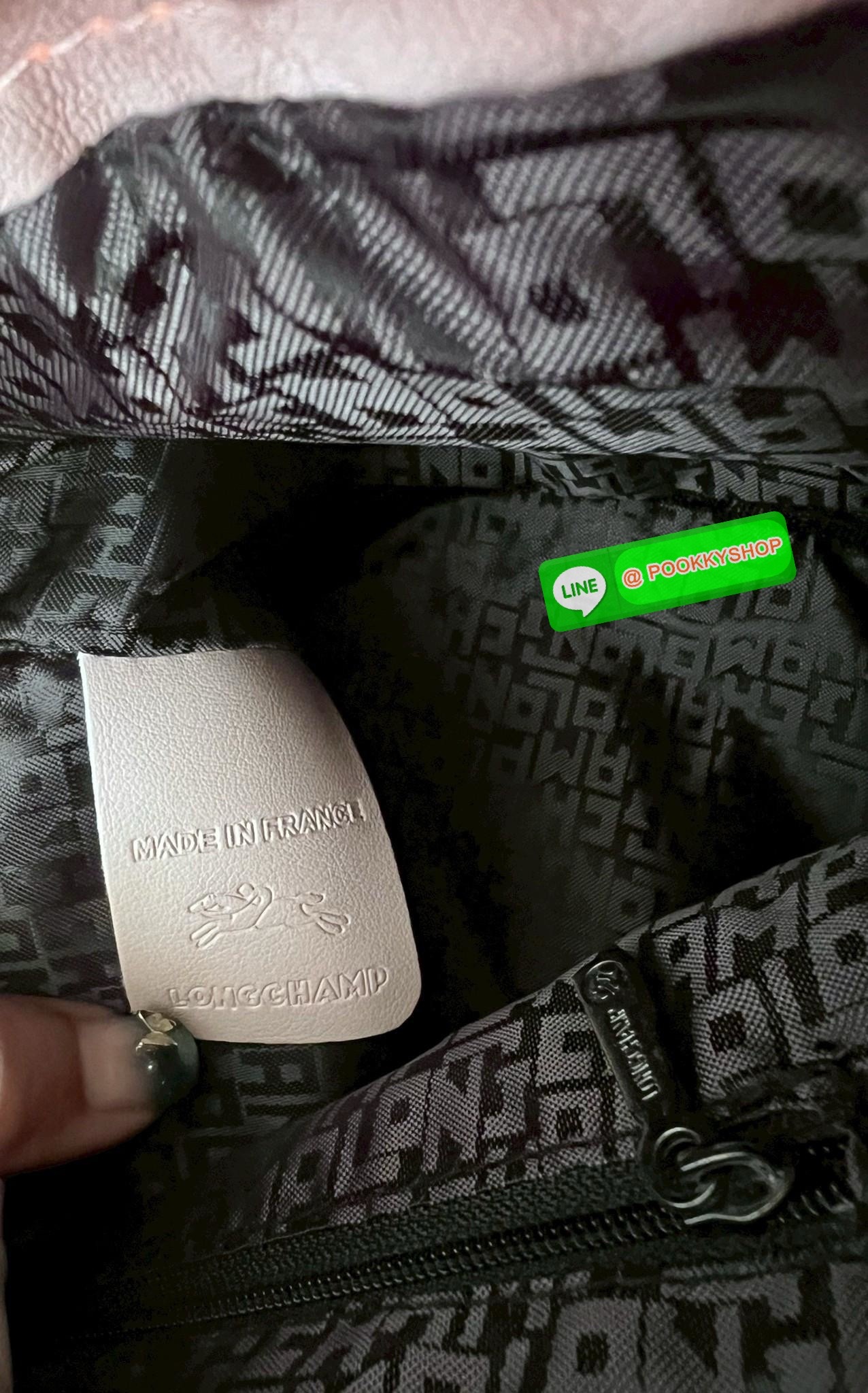 NEW ARRIVAL! LONGCHAMP LE PLIAGE XTRA XS BUCKET BAG ต้องบอกก่อนว่ารุ่นนี้เป็นรุ่นที่ใช้ออกมาแล้วไม่มีคำว่าผิดหวัง ออกแบบมาสวยแบบตัวแม่เลยค่าา 🔖พร้อมส่งทันที! กับกระเป๋าทรงบัคเกต หนังแท้smooth leather อย่างดี ใบกลางเจ้าลำตัวแล้วสวยมากก