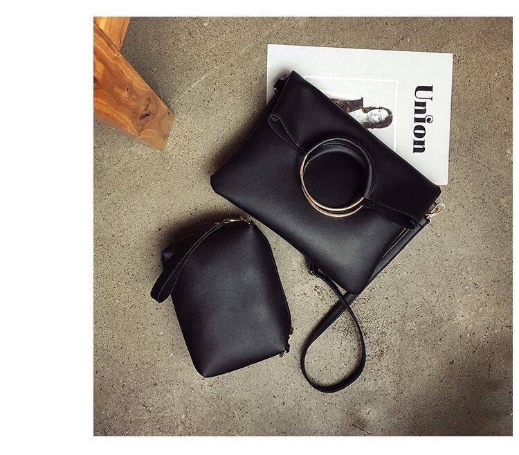 กระเป๋าสะพายข้างสีน้ำตาล กระเป๋าคลัชมือ แต่งห่วงทอง สวย แนว เท่ห์ๆคะ+กระเป๋าเล็ก ไซส์ลูก ด้านใน 2ชิ้น สุดคุ้ม สวยเก๋ มากคะ Size:ยาว29xสูง32xหนา4cm