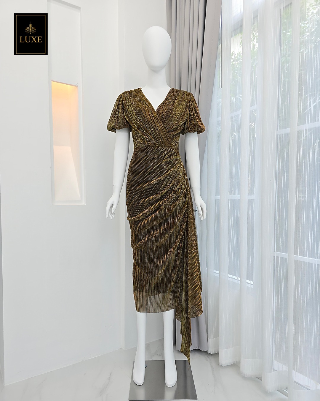 เดรสแฟชั่น เดรสเสื้อคอป้าย แขนบอลลูน กระโปรงทรงสอบจับเดรป แต่งชายระบายยาว