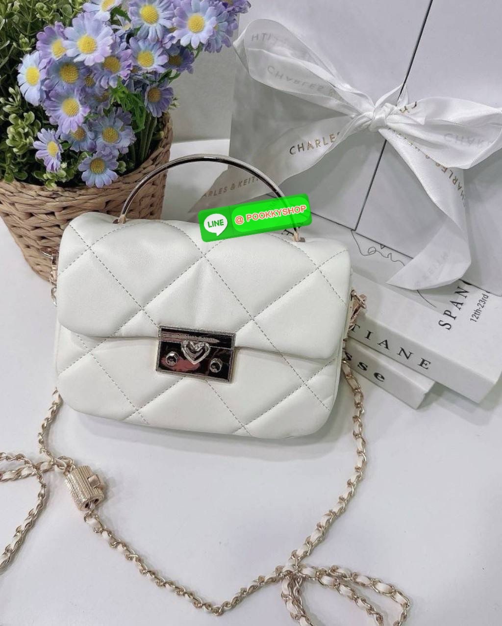 Charles&Keith แท้ Outlet ถือออกงานได้ สะพายได้ ให้ลุคลูกคุณหนู มาพร้อมกล่อง เหมาะสำหรับมอบเป็นของขวัญได้ มี 3 สี