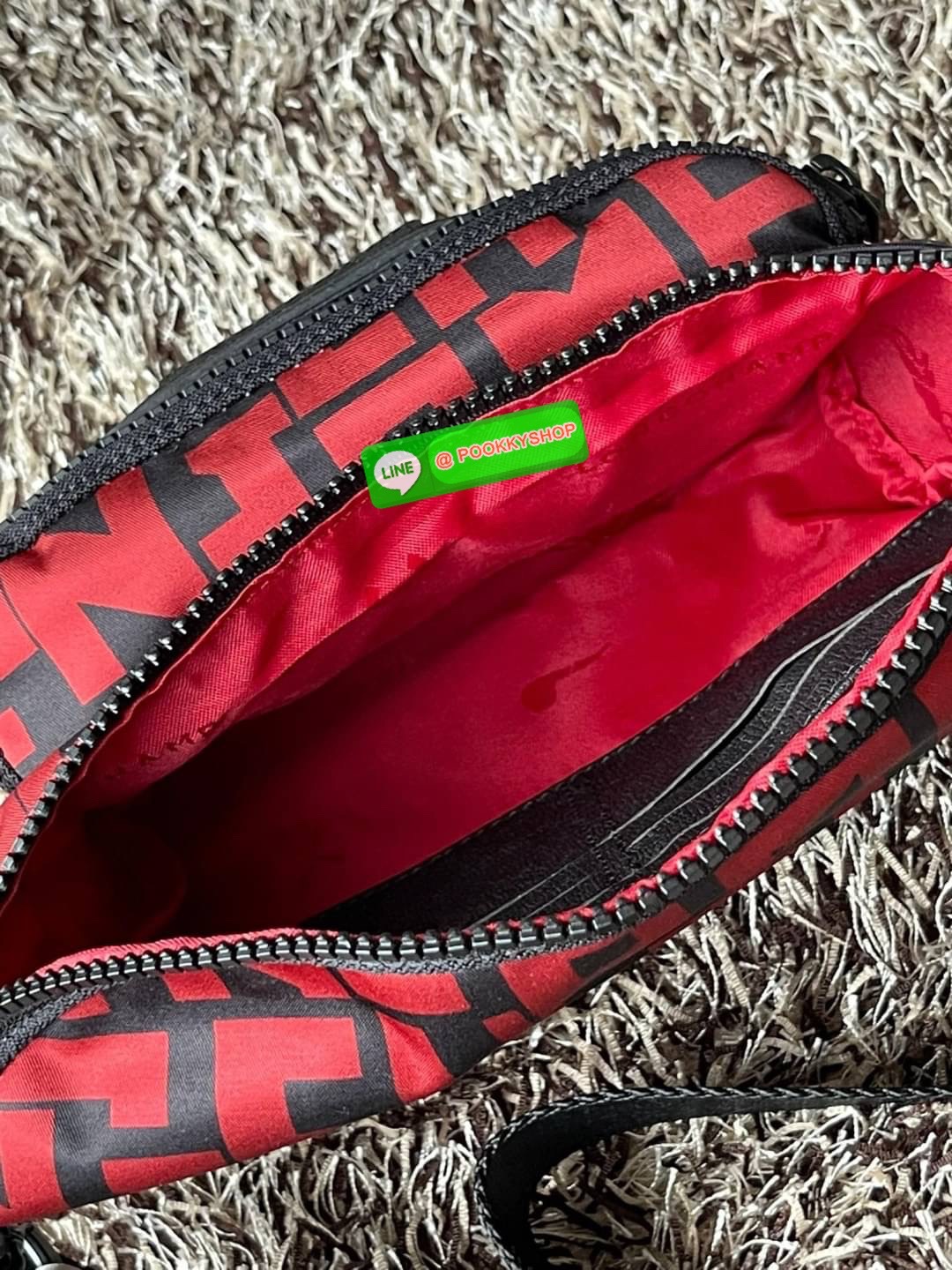 💕LONGCHAMP LE PLIAGE LGP BELT BAG M เท่ห์อย่างมีสไตล์กระเป๋าทรงคาดอกและคาดเอวดีไซน์แนวสปอร์ต เพิ่มความโดดเด่นทันสมัยด้วยลายซิกเนเจอร์ มีช่องซิปที่ใช้งานง่ายช่วยให้คุณหยิบใช้สิ่งของจำเป็นได้อย่างสะดวกและง่ายดาย และผสานสายรัดแบบปรับได้เข้ากับหัวเข็ม