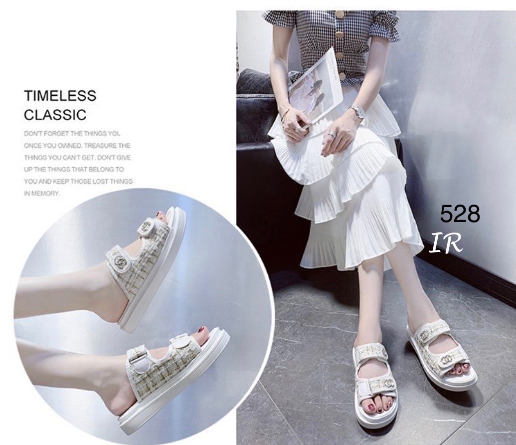 แบบขายดี!!! พร้อมส่ง เข้าแล้วค่า สวยฟาดมากแม่!! Chanel sandal ลำลองผ้าทวิต แต่งอะไหล่ สายปรับได้ พื้นนิ่ม สวยมากกก มองหารองเท้าสวยๆใส่แล้วดูดี ดูแพง คู่นี้เลยค่า