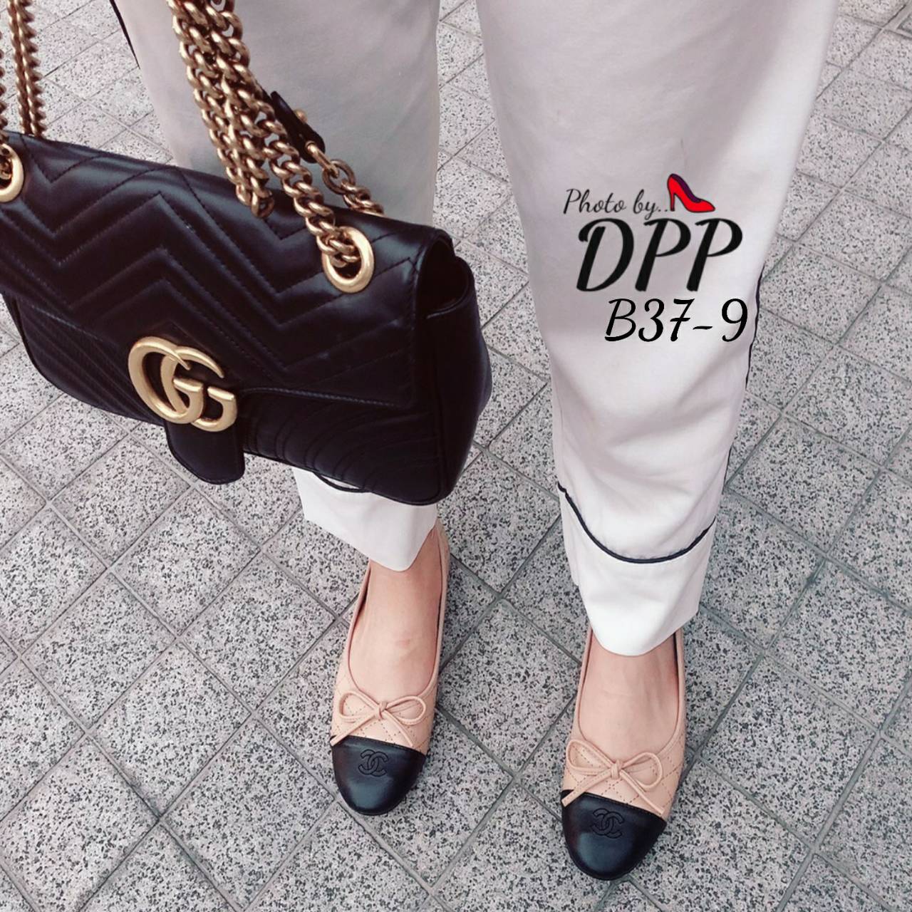 B37-9 พร้อมส่ง รองเท้าคัทชู ทรงหัวมน งานขายดี CHANEL หน้าโบว์ วัสดุทำจากหนังนิ่มตัดต่อทูโทนหัวดำ งานเดินเส้นตาราง งานใส่สบาย เป็นรองเท้าที่ใส่ได้ทุกวัน เข้ากับเสื้อผ้าทุกชุด ทรงสวมมาก