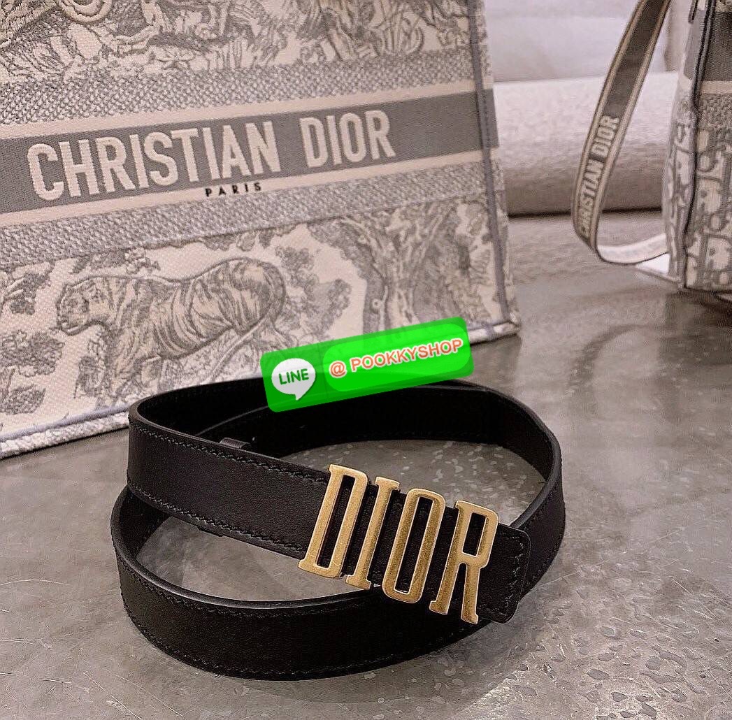 ✨Best Gifts ideas! กลับมาตามคำเรียกร้อง!✨ Dior Belts 3D Logo Gift With Purchase พรีเมี่ยมกิ๊ฟ Limited จาก Christian Dior Perfume Dutyfree Counter ดีไซน์สุดคลาสสิคหัวเข็มขัด Vintage วัสดุ 3D Gold Metal สายหนังแท้สีดำปรับระดับได้ Black & Gold