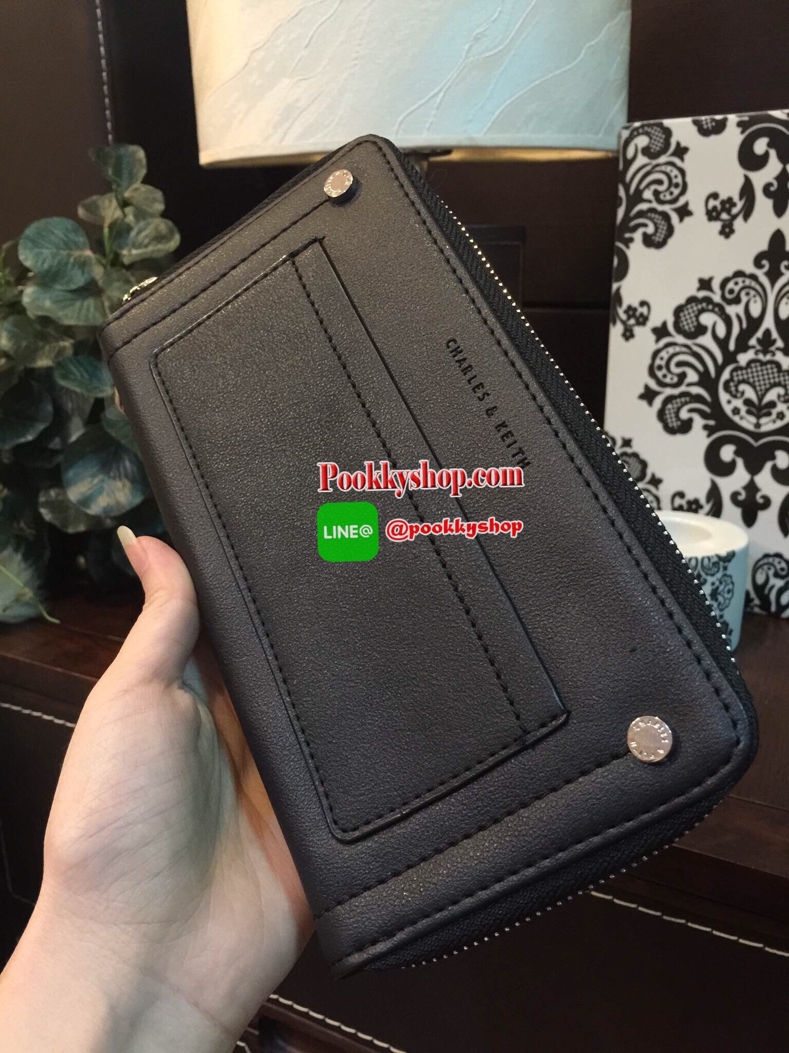 NEW! CHARLES & KEITH STUDDED FRONT POCKET WALLET กระเป๋าสตางค์ใบยาวซิปรอบรุ่นใหม่ล่าสุดแบบชนช็อปวัสดุหนังเรียบอยู่ทรงสวย เปิดปิดด้วยซิปรอบด้านหน้าแต่งหมุด พร้อมปั้มโลโก้ด้านหน้าดูสวยหรูมีสไตล์ ภายในมีช่องซิปและช่องใส่บัตรหลายช่องใส่ iphone7+ ธนบัตร บัตรได