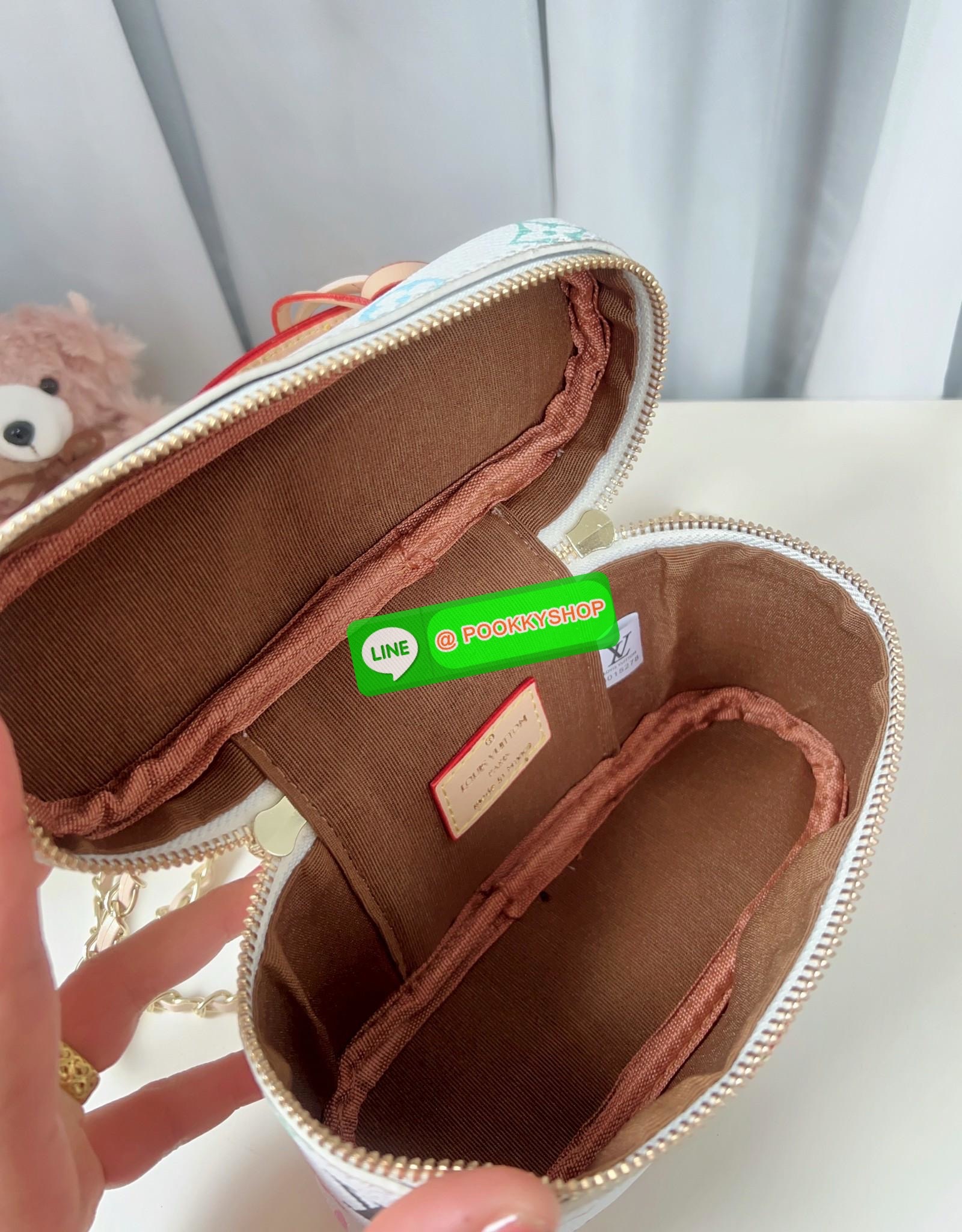 NEW ARRIVAL! **สินค้าเข้าใหม่** สุดฮอตกับน้องมินิๆสุดคลาสสิค ที่พกพาไปไหนมาไหนได้ตลอด สีสันสดใสสวยสะดุดตา ไม่ดูฉูดฉาดค่า! LOUIS VUITTON X MURAKAMI VANITY CHAIN POUCH MUITICOLOTED MONOGRAM ((Premium gift ตปท.))