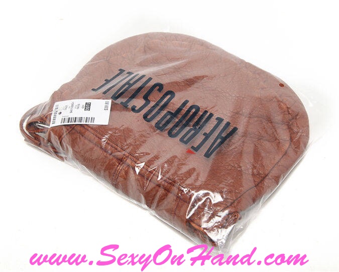 กระเป๋าสะพายข้าง กระเป๋า BRand AEROPOSTALE เนื้อนุ่ม ลื่น สีน้ำตาล สายปรับระดับได้คะ สินค้าหลุดโรงงาน จำนวนจำกัดคะ