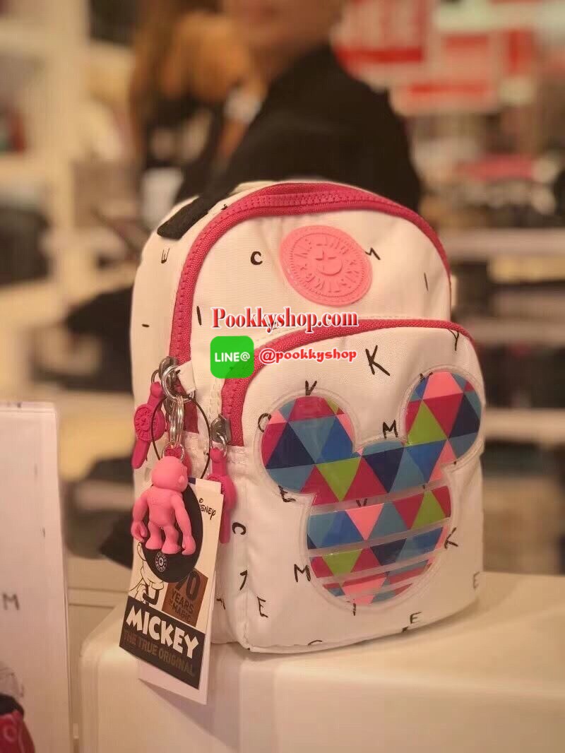 Kipling Disney’s Minnie Mouse and Mickey Mouse 3 IN 1 กระเป๋าสะพายหลัง สะพายข้าง หรือ crossbody 3 in 1 มาพร้อมพวงกุญแจลิง ด้านหน้ามีช่องซิปแยกใส่ของจุกจิก ภายในช่องหลัก มีช่องซิปใส่ของ พร้อมอีก 1 ช่องด้านใน เปิด-ปิด ด้วยซิป สะดวกใช้ พร้อมสายยาว 2 สาย สะพา