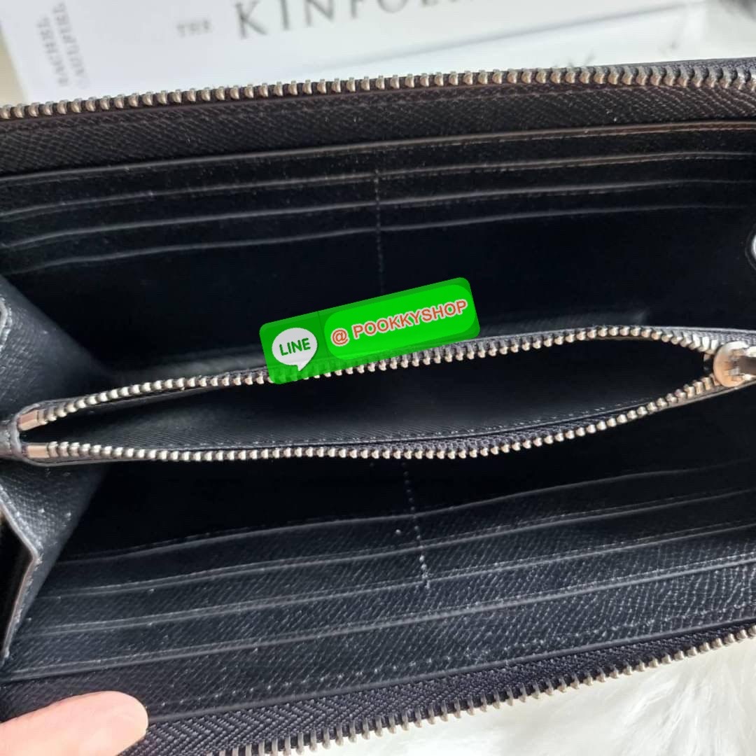 COACH ACCORDION WALLET IN SIGNATURE LEATHER (COACH F58113 ) กระเป๋าสตางค์ลาย C นูน แบบซิปรอบ เหมาะสำหรับคนที่ชอบกระเป๋าสตางค์แบบใบยาว วัสดุหนังแท้ เปิดปิดด้วยซิปรอบ ใส่บัตรเครดิตได้ 12 ใบมีช่องซิปตรงกลางใส่เหรียญ สามารถใส่โทรศัพท์มือถือได้