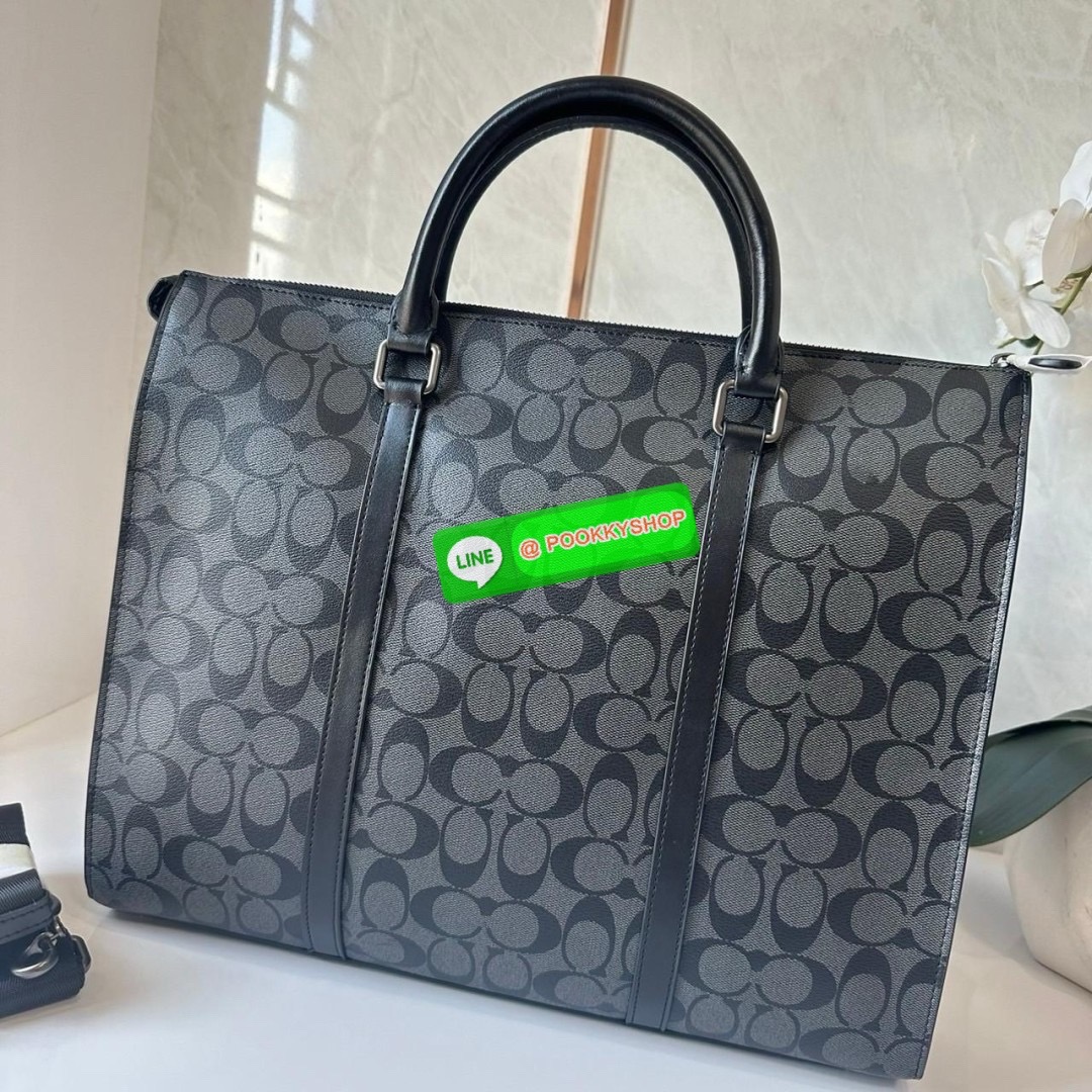 COACH GRAHAM ZIP BRIEF (CE439) 🔖กระเป๋าใส่โน๊ตบุ๊คใส่เอกสารใบใหญ่ 🔖วัสดุ:หนังแท้ทั้งใบ 🔖เปิดปิดด้วยซิป ภายในกว้าง มีช่องย่อยใส่ของจุกจิก ช่องใส่บัตร ใส่เอกสารและของสำคัญได้เยอะ 🔖สายสะพายสามารถถอดออกและปรับระดับได้คะ