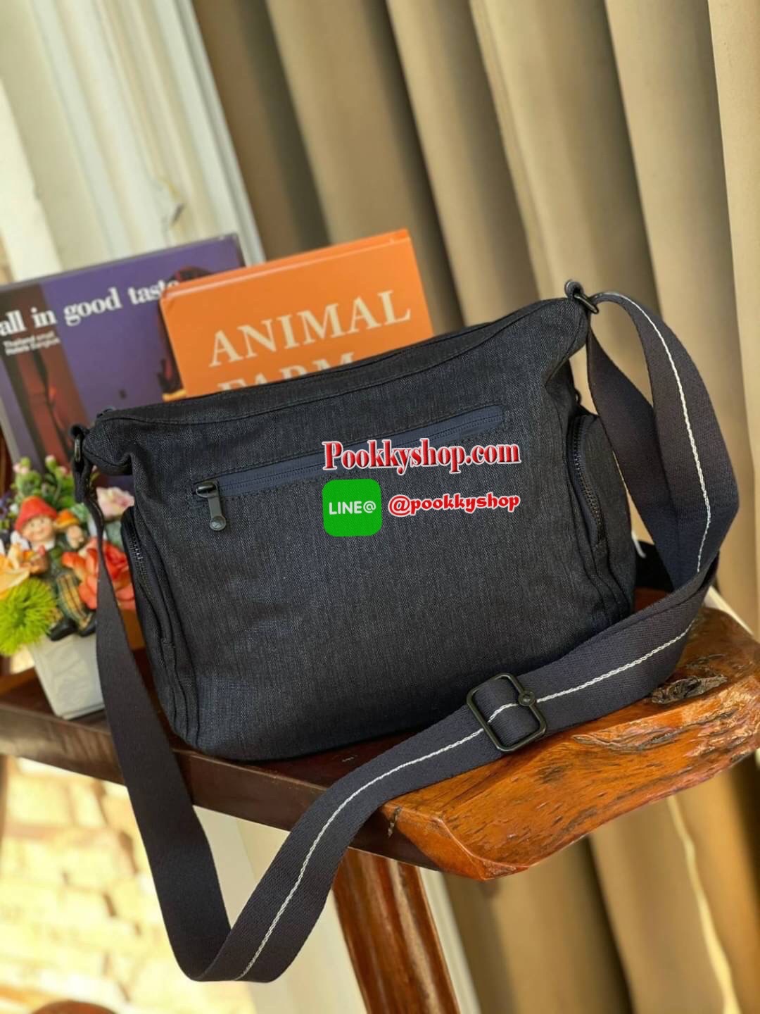 Kipling GABBIE S Crossbody Bag with Phone Compartment Bag กระเป๋าสะพายทรงครอสบอดี้ คอลเลคชั่นสุดฮิต แบบกระชับกับลำตัว วัสดุPolyamide100% มีช่องซิปใช้งานได้ทุกมุม ช่องใหญ่ภายในกว้าง ใส่มินิไอแพค กระเป๋าสตางค์ยาวและอื่นๆจุได้เยอะ สามารถสะพายได้ทั้งสายคู่และ