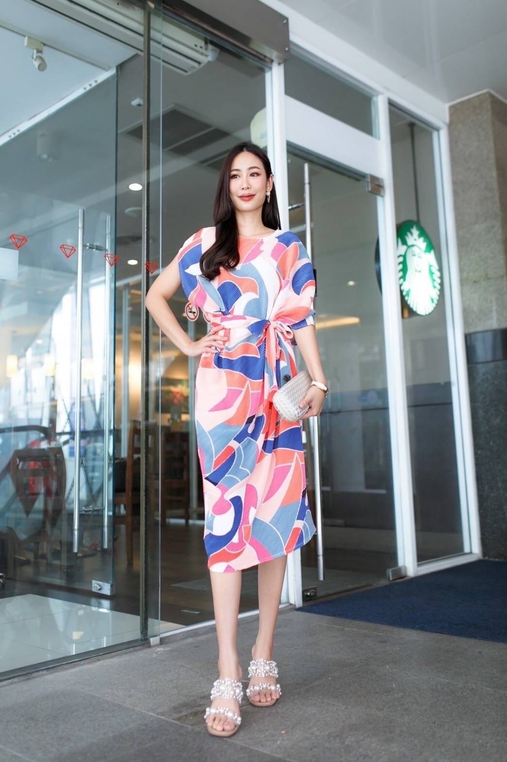 Darino Pleated Dress สวย เรียบหรู ดูแพง แบบคลาสสิค ✨ต้องตัวนี้ค่ะ มินิเดรสไหล่เบี่ยงอัดพลีท ทรงปล่อย งานสวย 👍🏻 แพตเทิร์นเฉลียงข้างทรงสโลป ดีเทลแขนเบี่ยงข้างเดียวเก๋ๆ เนื้อผ้าพลีทเนื้อนิ่ม นุ่ม ใส่สบาย 😉