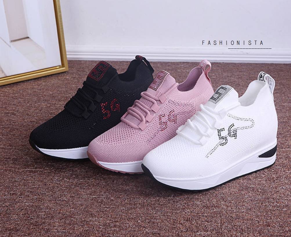 HOT FASHION แฟชั่นเสริมส้นมาแรง!! รองเท้าสลิปออนเสริมพื้น 5c.m. แต่งเชือกผูก ทรงสโลป วัสดุเนื้อผ้ายืดกระชับเท้า เนื้อหนาคุณภาพดี ขอบยางยืดเพิ่มความยืดหยุ่นในการสวมใส่ ใส่แล้วดูขาเรียวยาวสุดๆไปเลย ตัวพื้นรองเท้าเป็นยางพารากันลื่นได้ดีจ้า เพิ่มความโดดเด่นด้