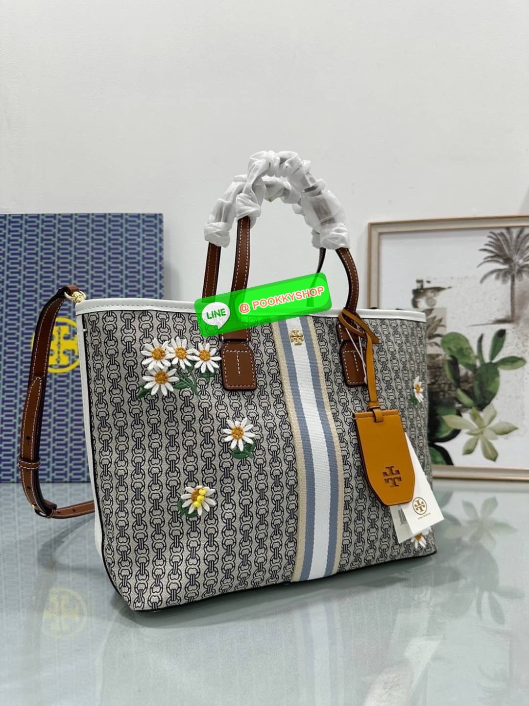 🌼 Tory Burch Gemini Link Canvas Tote Small – ลายดอกไม้ปักสุดละมุนในโทนคลาสสิก น้ำหนักเบา ใบขนาดกำลังดี ใช้ได้ทุกวันทั้งถือและสะพาย 💼