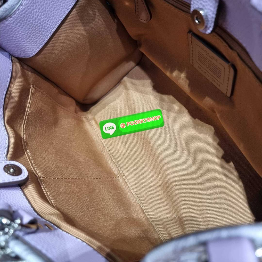 COACH C8448 DEMPSEY CARRYALL IN SIGNATURE JACQUARD WITH PATCH ใบใหญ่ จุใจ คอลเลคชั่นสุดปัง สีที่สาวๆรอคอย ละมุนเกินเบอร์ สวยคม มีความหรูในตัว กับกระเป๋าทรงโท้ท ไซส์ใหญ่ที่สามารถจุของได้แบบไม่ต้องกังวล ฟังก์ชั่นการใช้งานสะดวกที่สุด มีทั้งสายคล้องในตัว และส