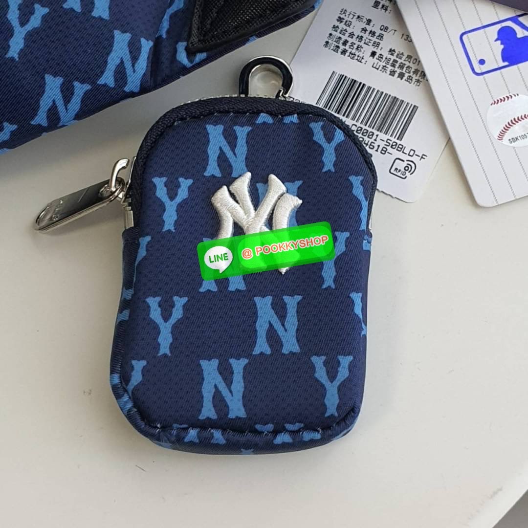 New collection!!! MLB MONOGRAM HIP SACK NEW YORK YANKEES กระเป๋าทรงคาดอก คาดเอว สะพายไหล่ จากแบรนด์ดัง MLB เป็นรุ่นยอดฮิต อีกคอลเลคชั่นที่ขายดี วัสดุ ผ้า NYLON กันน้ำ ด้านหน้าปักโลโก้แบรนด์ อะไหล่แบรนด์ ด้านใน มีช่องซิปแยก 1 ช่อง และ ช่องหลักใหญ่ 1 ช่อง ม