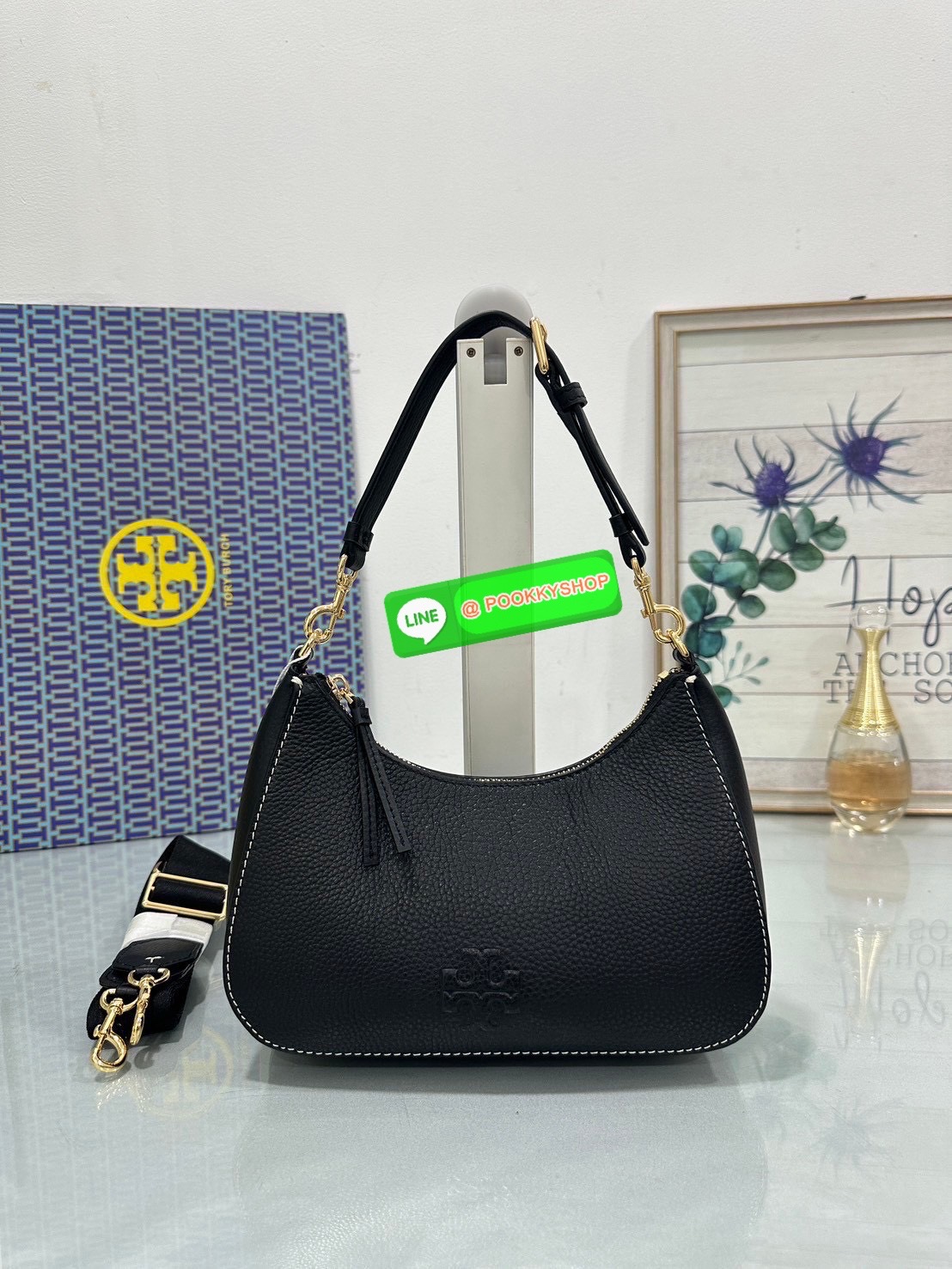 🖤 Tory Burch Thea Convertible Crossbody Bag หนังแท้นุ่ม ดีไซน์เรียบหรู พร้อมสายสะพาย 2 แบบ สวยครบทุกลุค ✨ ใบเดียวใช้ได้ทุกวัน ถือก็สวย สะพายก็คล่อง จบในใบเดียว 💼