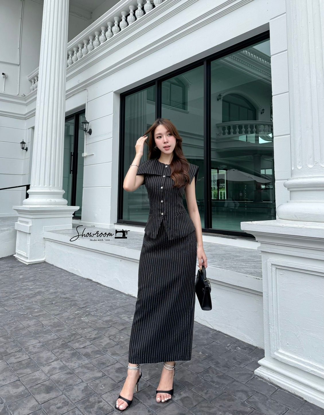 ชุดเซทแฟชั่น เซ็ตเสื้อ+กระโปรงลายทาง ตัวเสื้อดีไซส์เรียบหรู กระโปรงทรงพอดีตัว