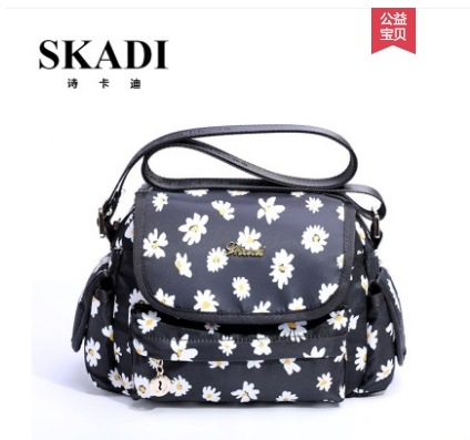 กระเป๋าสะพายสำหรับสุภาพสตรี ดีไซน์ทันสมัย สไตล์สาวปารีส ผลิตจากผ้าไนล่อนคุณภาพดี กันน้ำได้ ลวดลายสดใส น่ารัก