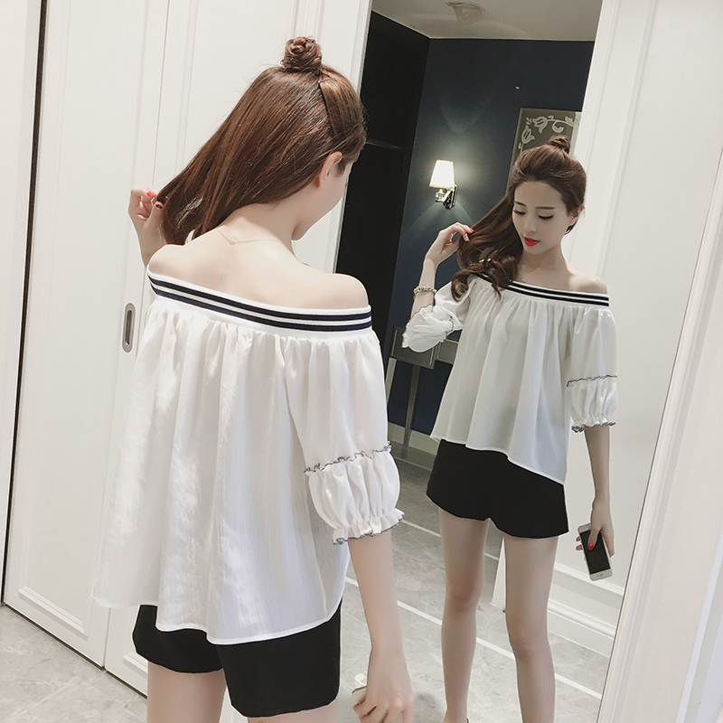 เสื้อแฟชั่นผ้าชีฟองพริ้วๆ คอปาดโชว์ไหล่ ตัดต่อแขน สีขาว