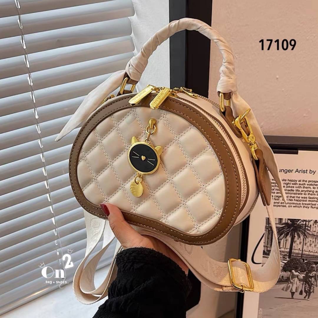 กระเป๋าแฟชั่นทรงกลม สไตล์มินิมอล หนังpu งานปั้มนูน ซิปคู่อะไหล่ทองสายสะพายโซ่ยาวแบบ Cross body ทรงสวยงานน่ารักมากค่ะ