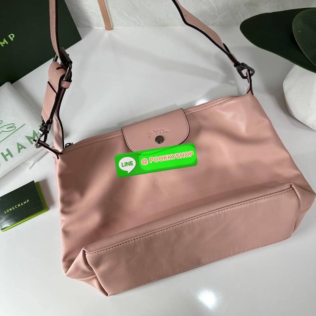 LONGCHAM LE PLIAGE XTRA Hobo bag M กระเป๋าสะพายไหล่ HOBO ออกแบบเพื่อให้ดูเรียบหรูหรา มีความสง่า รูปทรงเก๋ไก๋ วัสดุหนังแกะนิ่มมือ สายสะพายไหล่ปรับระดับได้และถอดออกถือได้ เปิด- ปิด ด้วย ซิป ภายใน ช่องโล่งกว้าง มีช่องซิปแยก ใบใหญ่สามารถใส่ของได้เยอะคะ